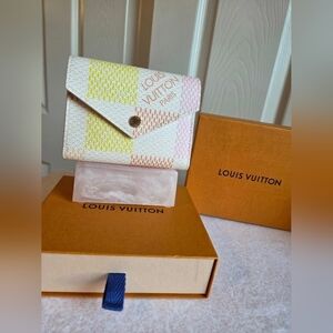 Louis Vuitton Victorine Wallet – Peach Multicolor Damier